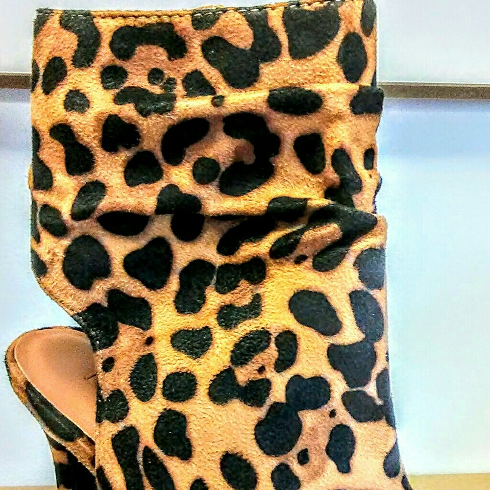 Leopard Ankle Bootys - Picture 3 of 8